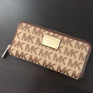 Michael kors wallet